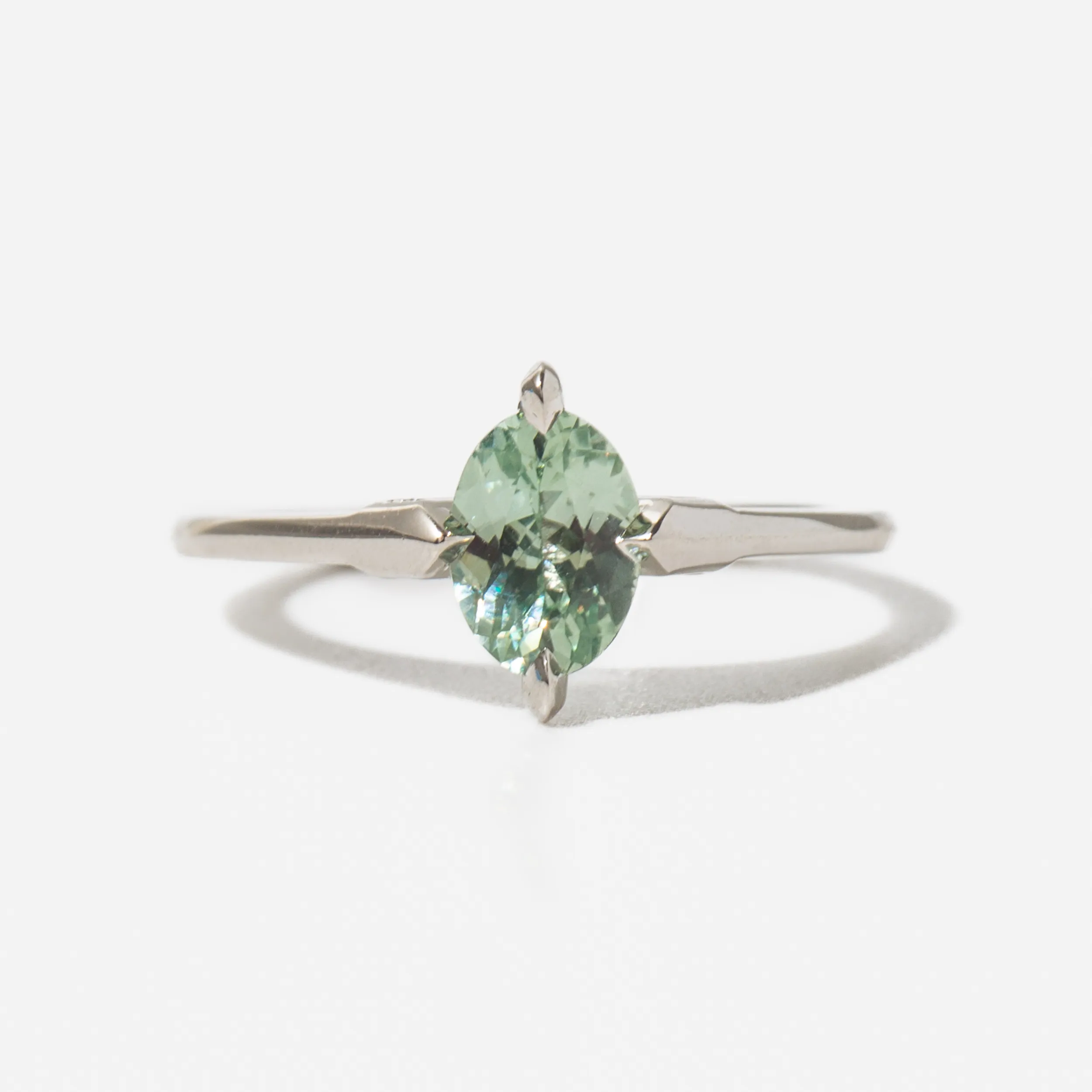0.90 ct Montana Sapphire Minimalist Rise Ring