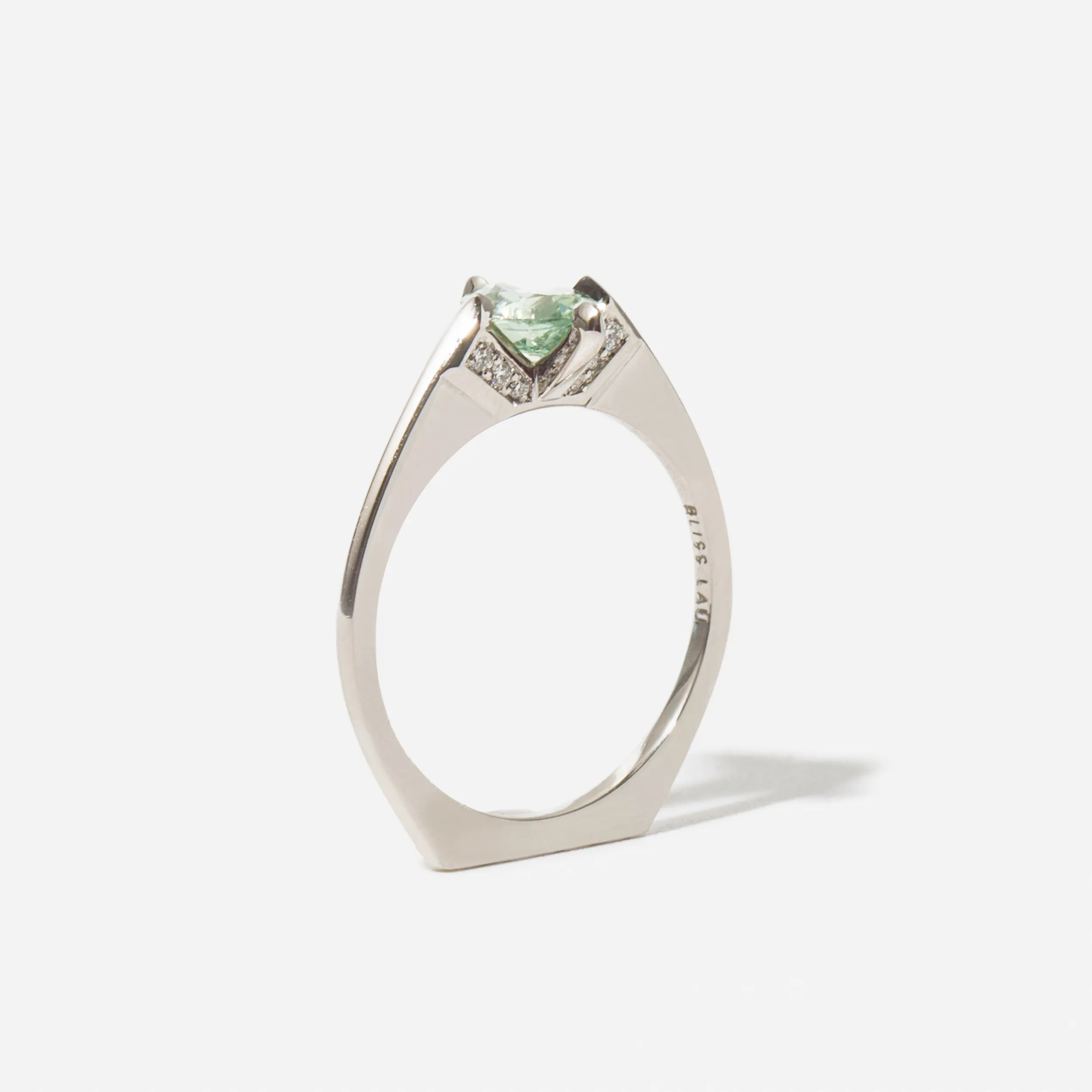 0.90 ct Montana Sapphire Minimalist Rise Ring
