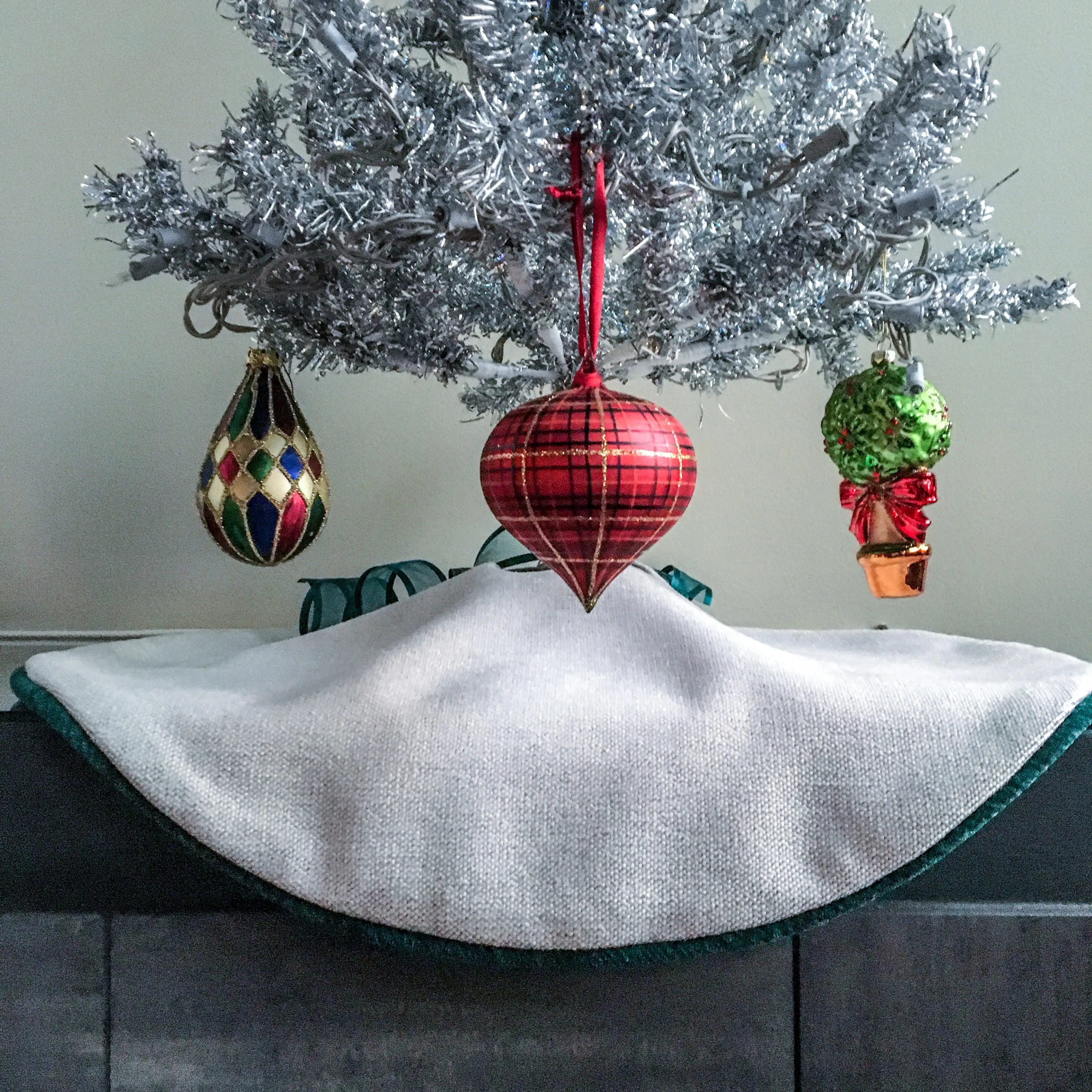 24" Retro/MCM Navy Blue, Beige and Green Tabletop Christmas Tree Skirt | Reversible