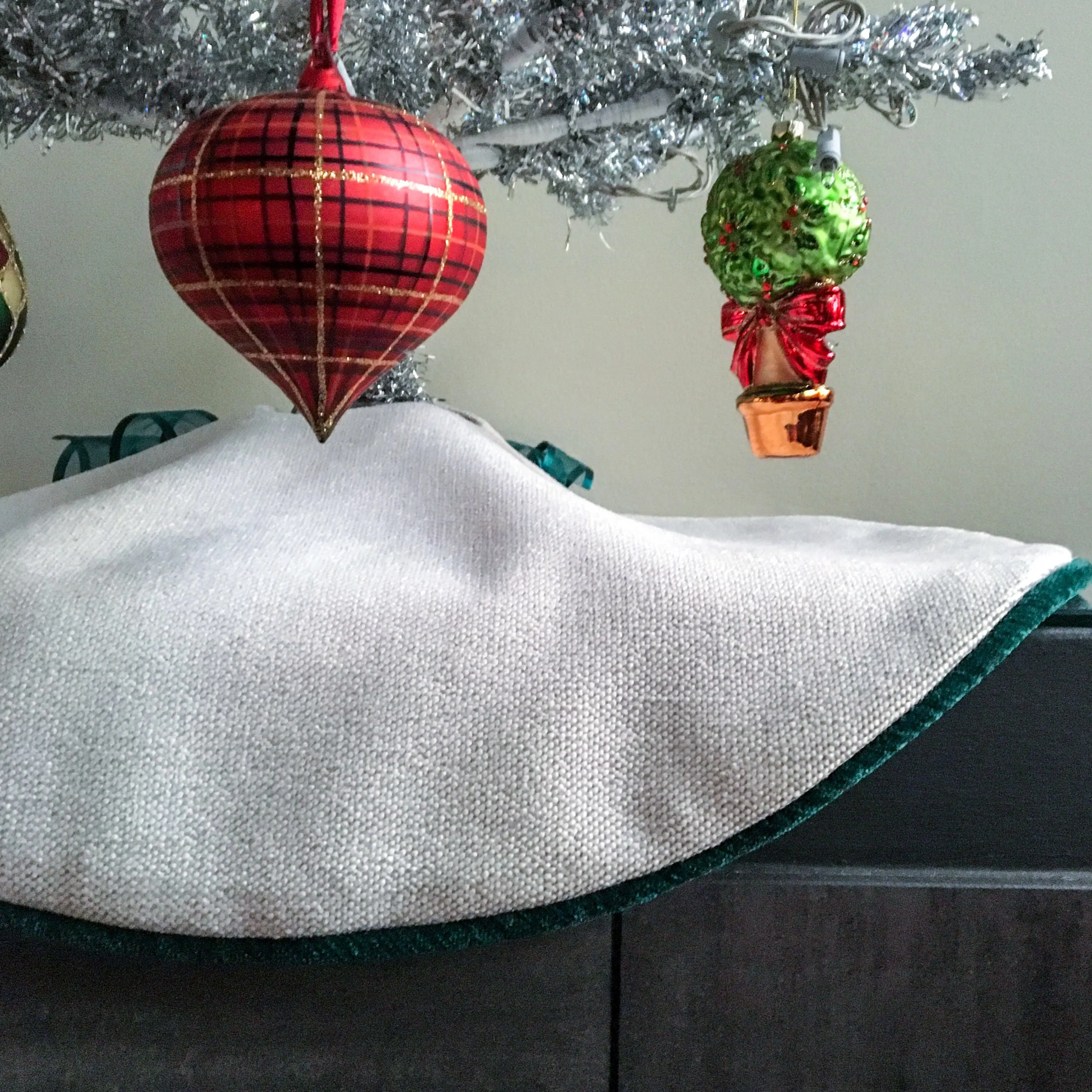24" Retro/MCM Navy Blue, Beige and Green Tabletop Christmas Tree Skirt | Reversible