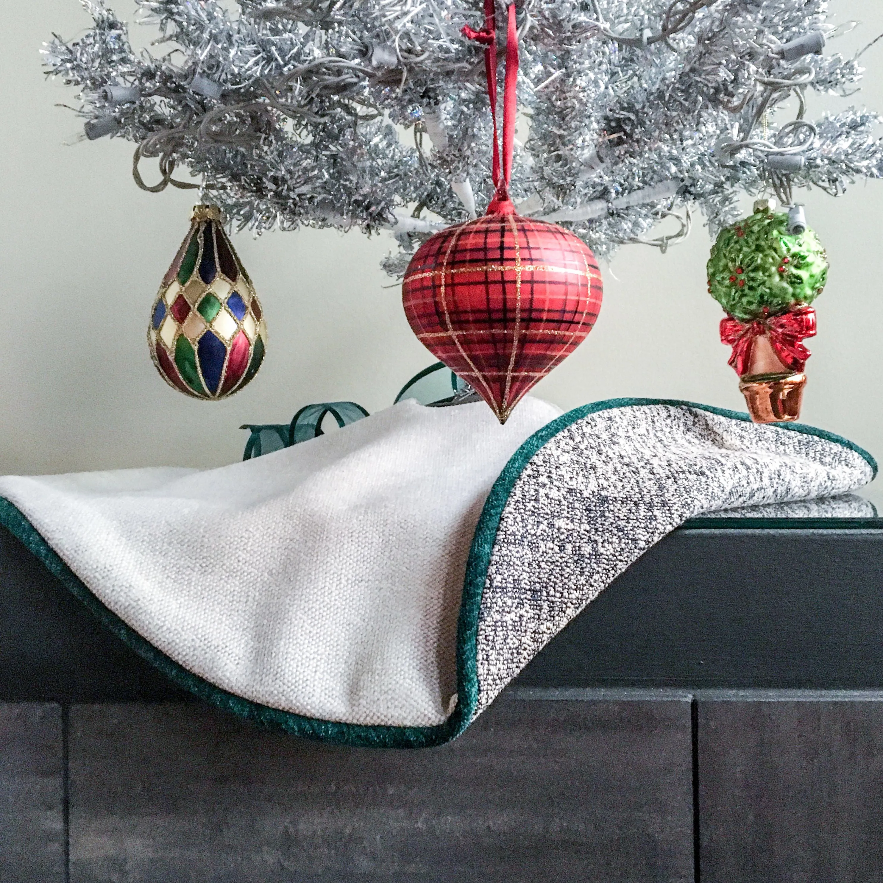 24" Retro/MCM Navy Blue, Beige and Green Tabletop Christmas Tree Skirt | Reversible