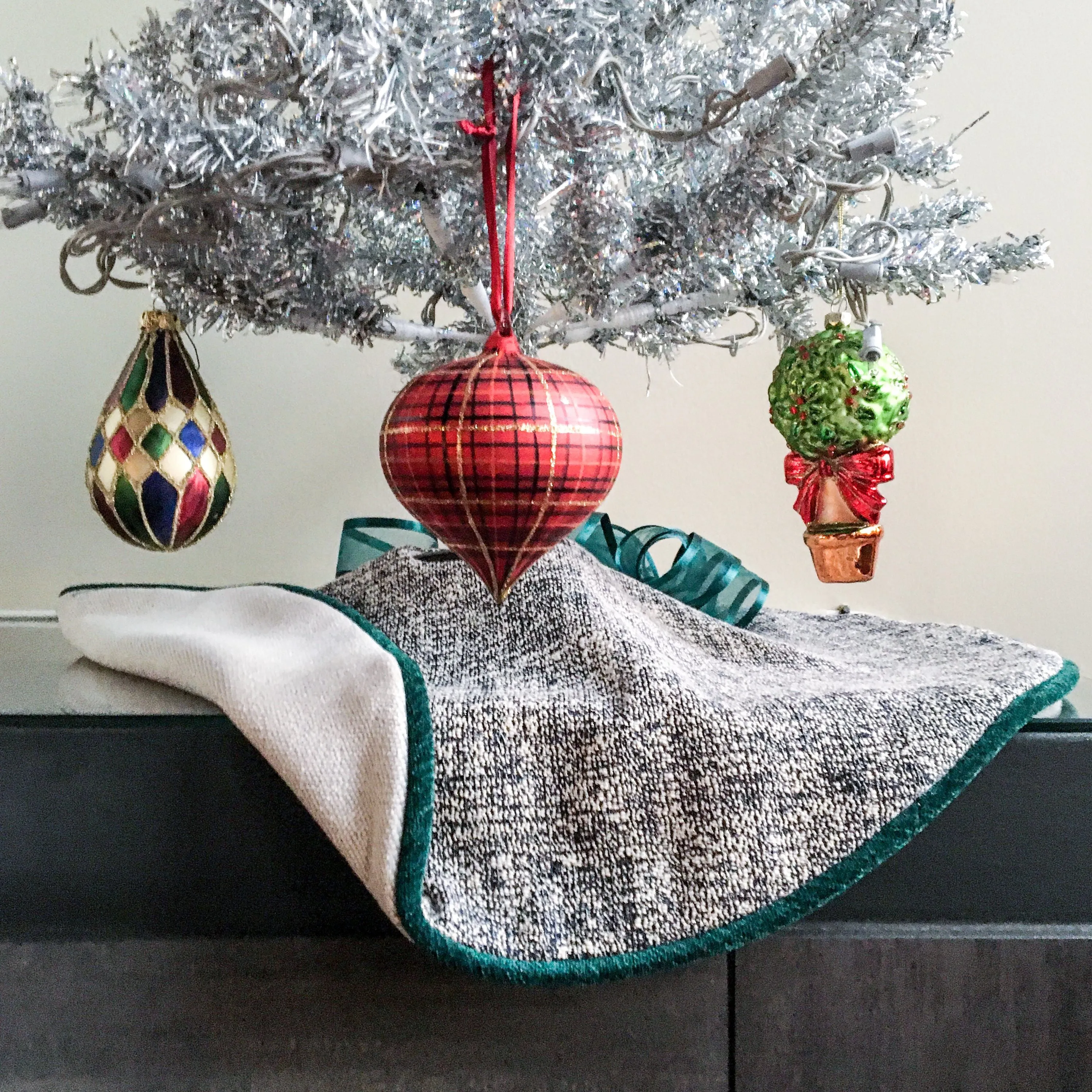 24" Retro/MCM Navy Blue, Beige and Green Tabletop Christmas Tree Skirt | Reversible