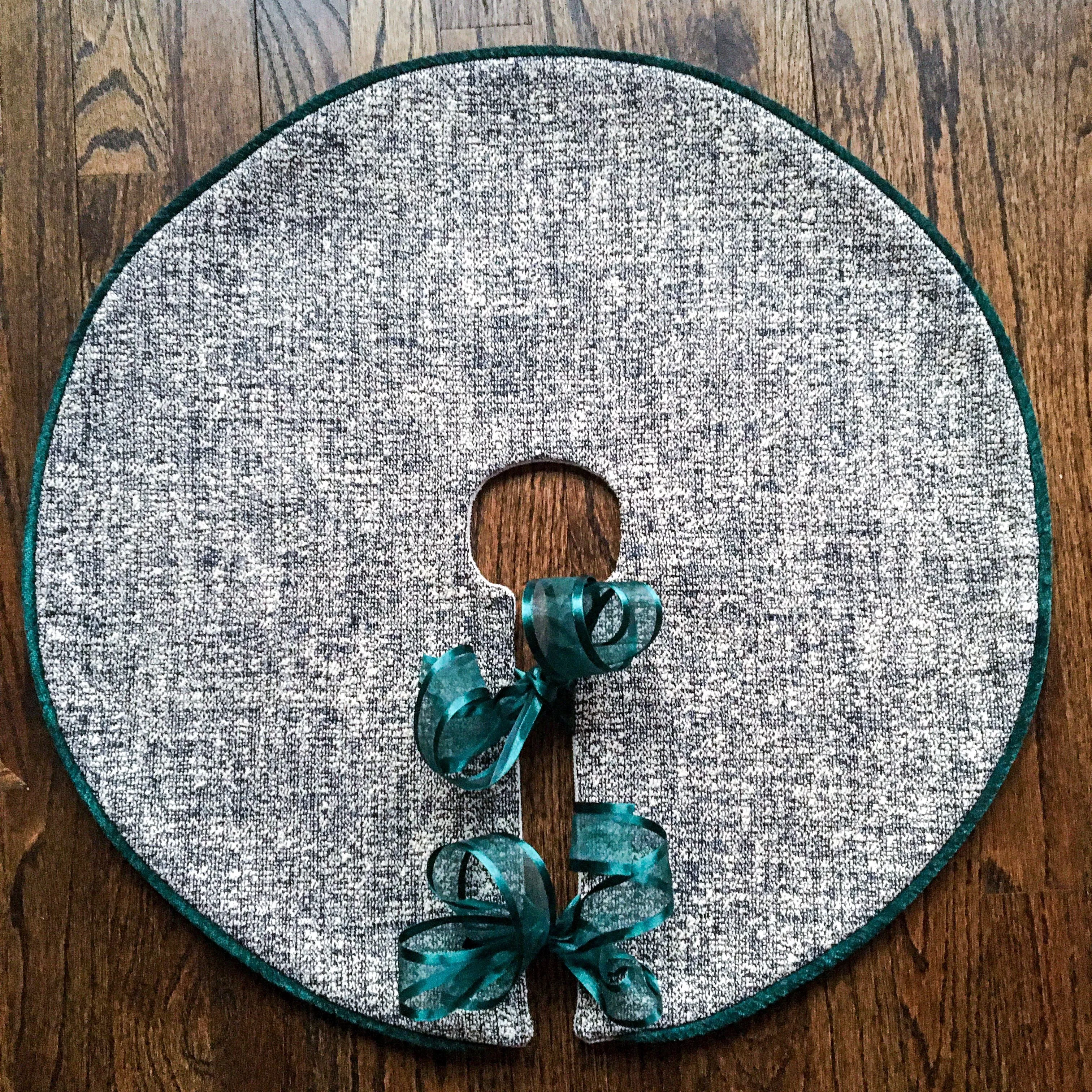 24" Retro/MCM Navy Blue, Beige and Green Tabletop Christmas Tree Skirt | Reversible