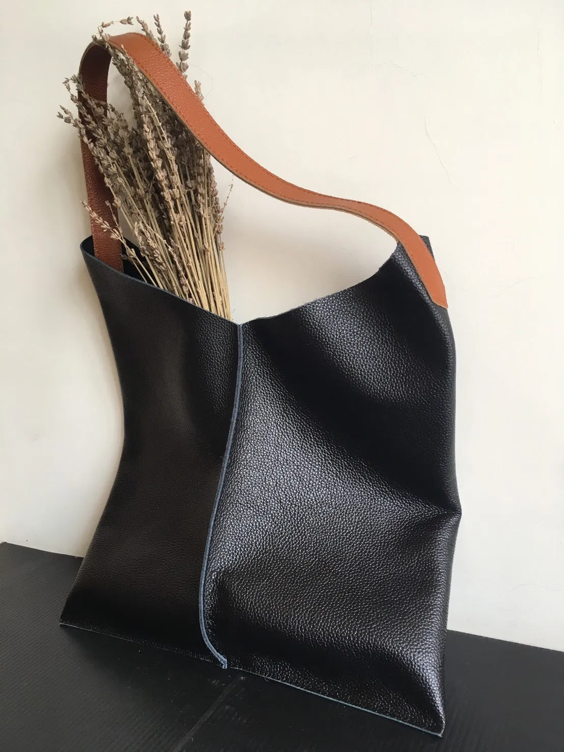 Contour bag-sold out