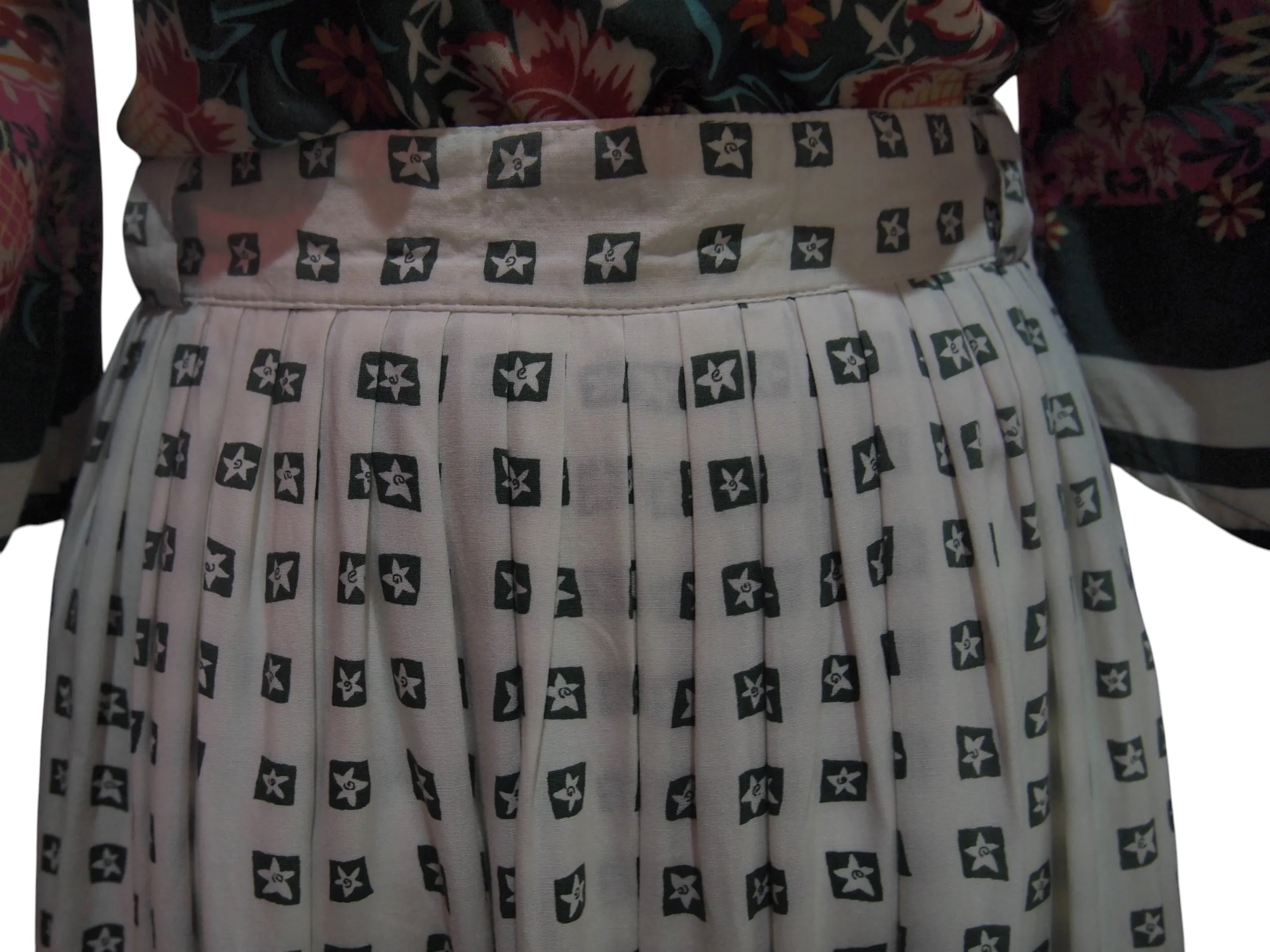 Cubed Star Pleats - Vintage White Green Pleated Skirt