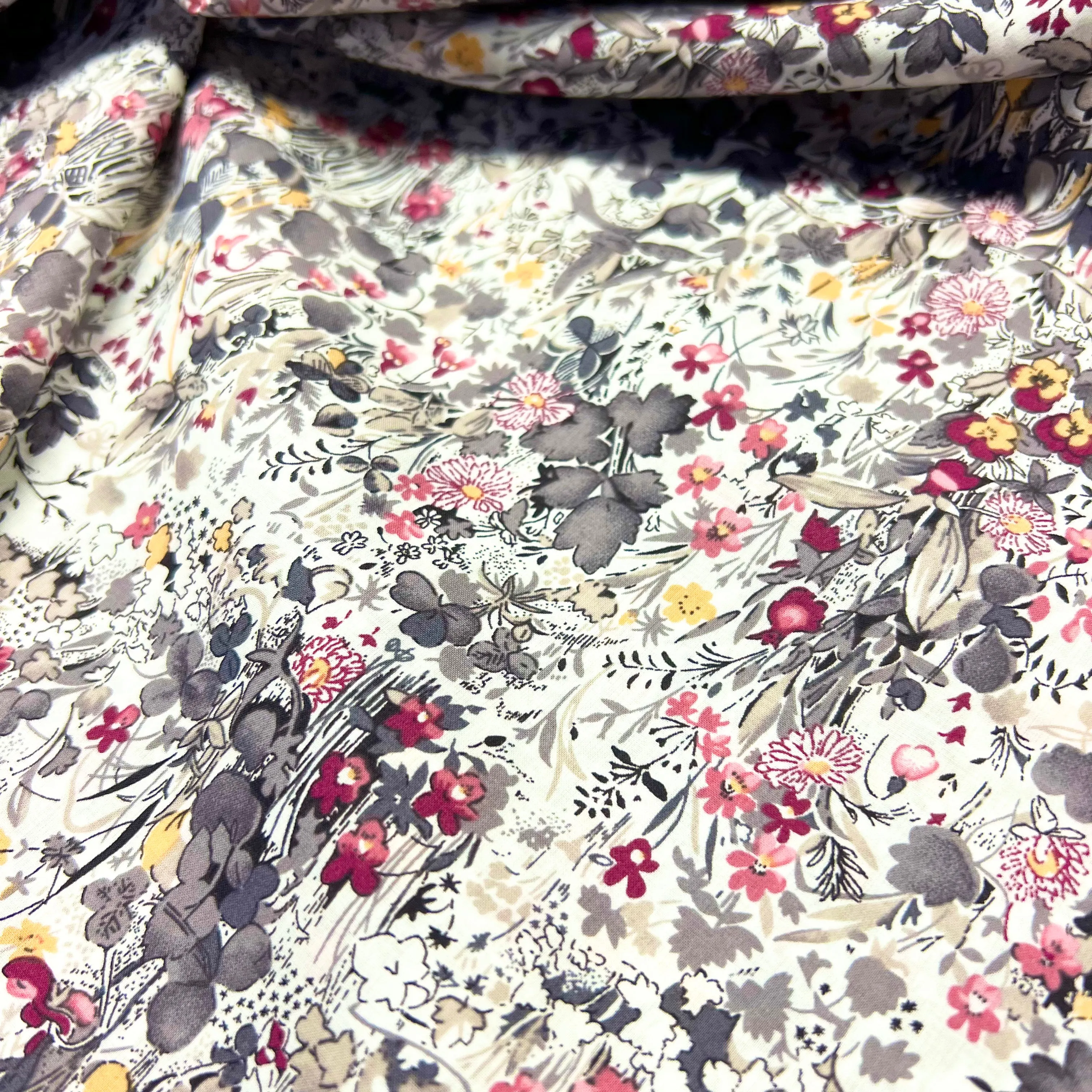 Hyacinth Field Cotton Lawn - Grey