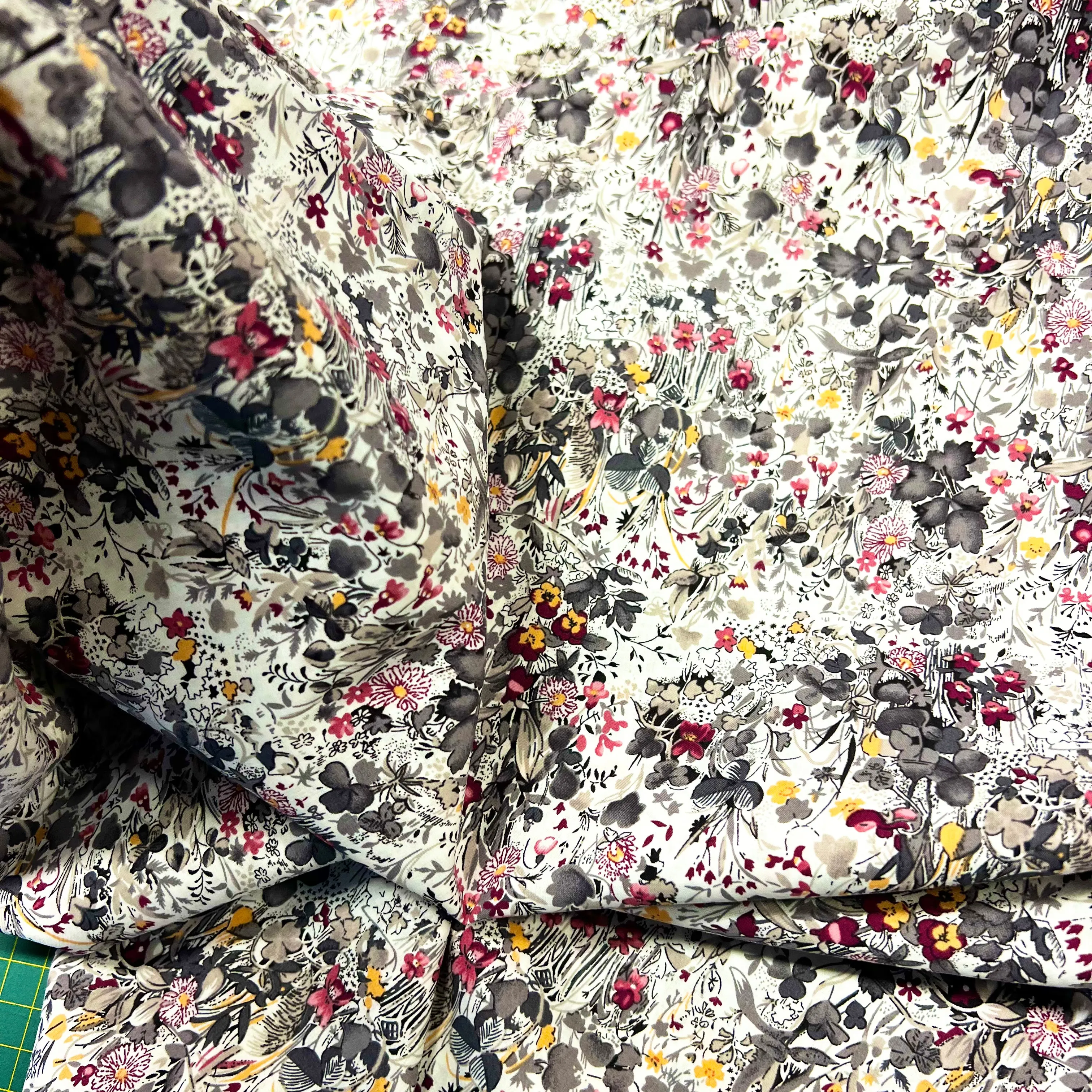 Hyacinth Field Cotton Lawn - Grey