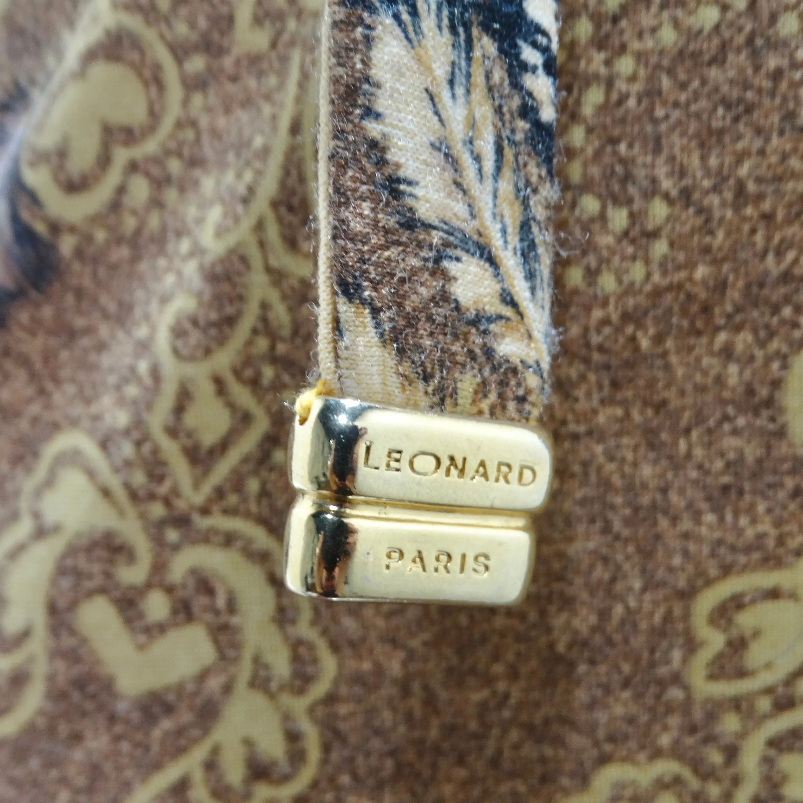 Le Nard 1980s Belted Long Sleeve Feather Print Dress