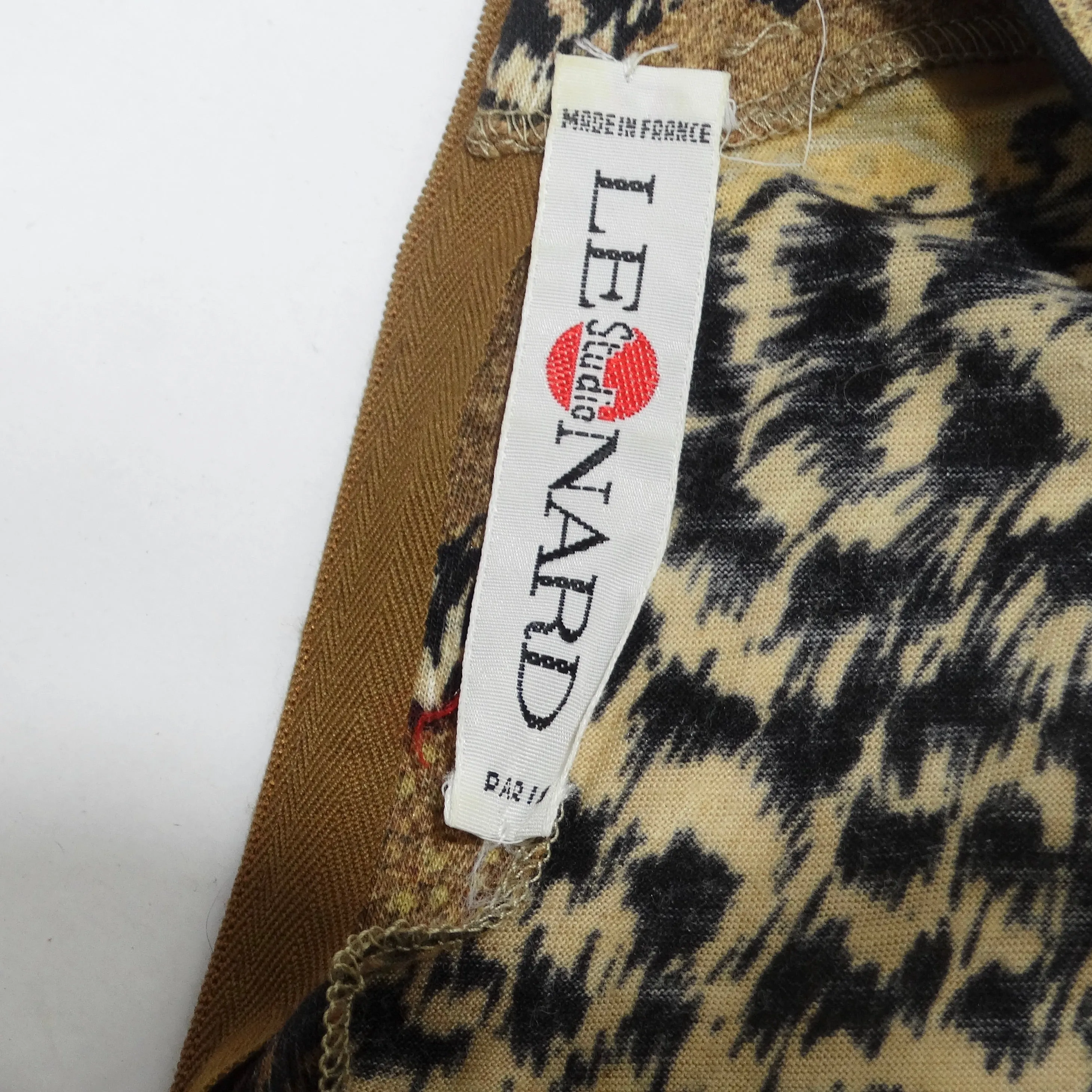 Le Nard 1980s Belted Long Sleeve Feather Print Dress