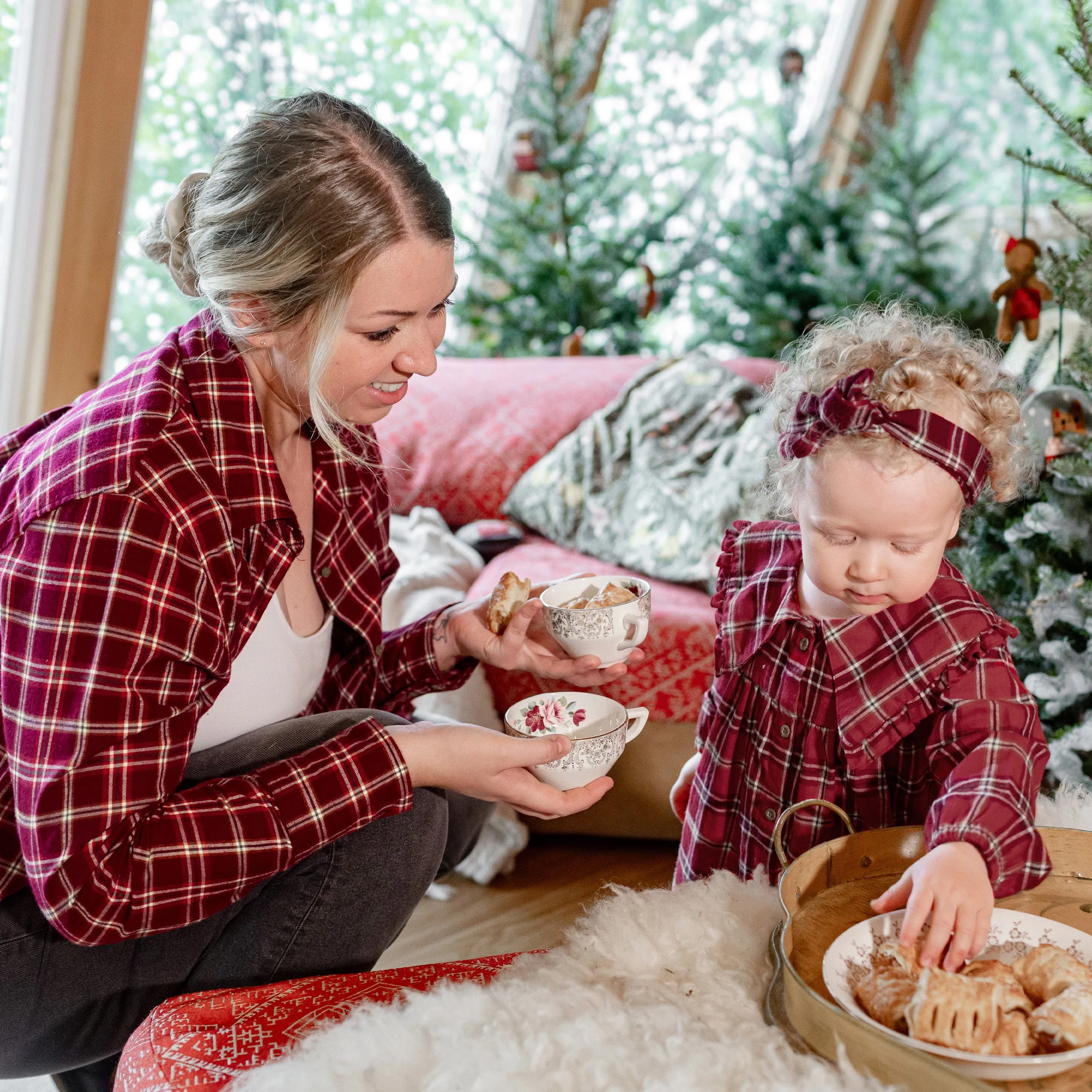 Robe rouge et blanche à carreaux en flanelle brossée, bébé || Red and white plaid pattern dress in brushed flannel, baby