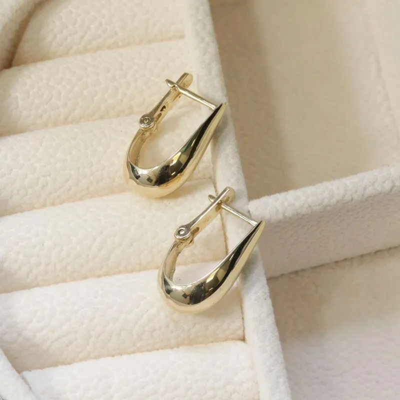 Yellow gold earrings with turquoise beads in a ball